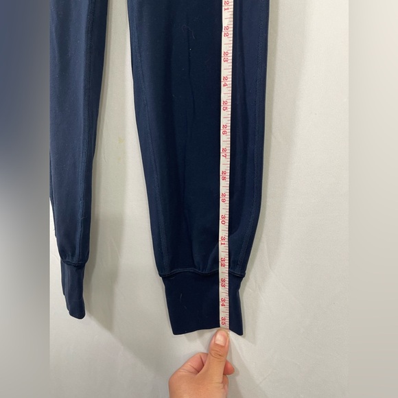 Lululemon Navy Blue Align High Raise Jogger Leggings 26” Cropped Size 2 - Picture 5 of 7